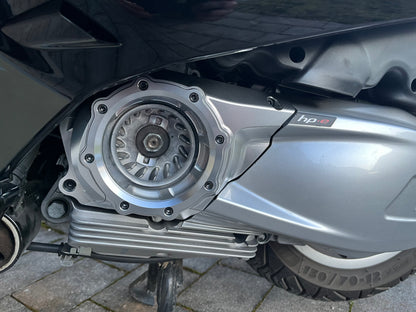 Variodeckel „V1“ BLACK EDITION mit Schauglas (silber/silber) passend für Vespa GTS/GTS Super/GTV 300ccm HPE (`19-)